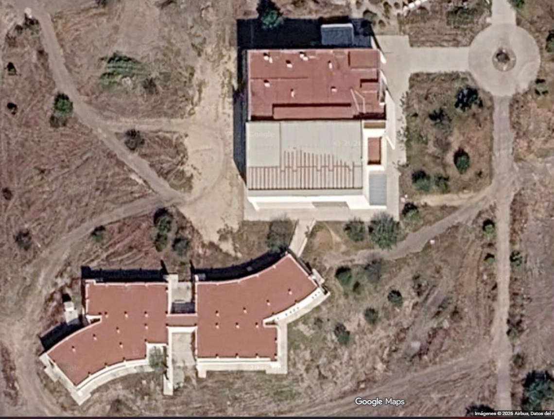 Vista satelital del campus de la UPSRJ con la ruta entre el acceso y el Edificio 3